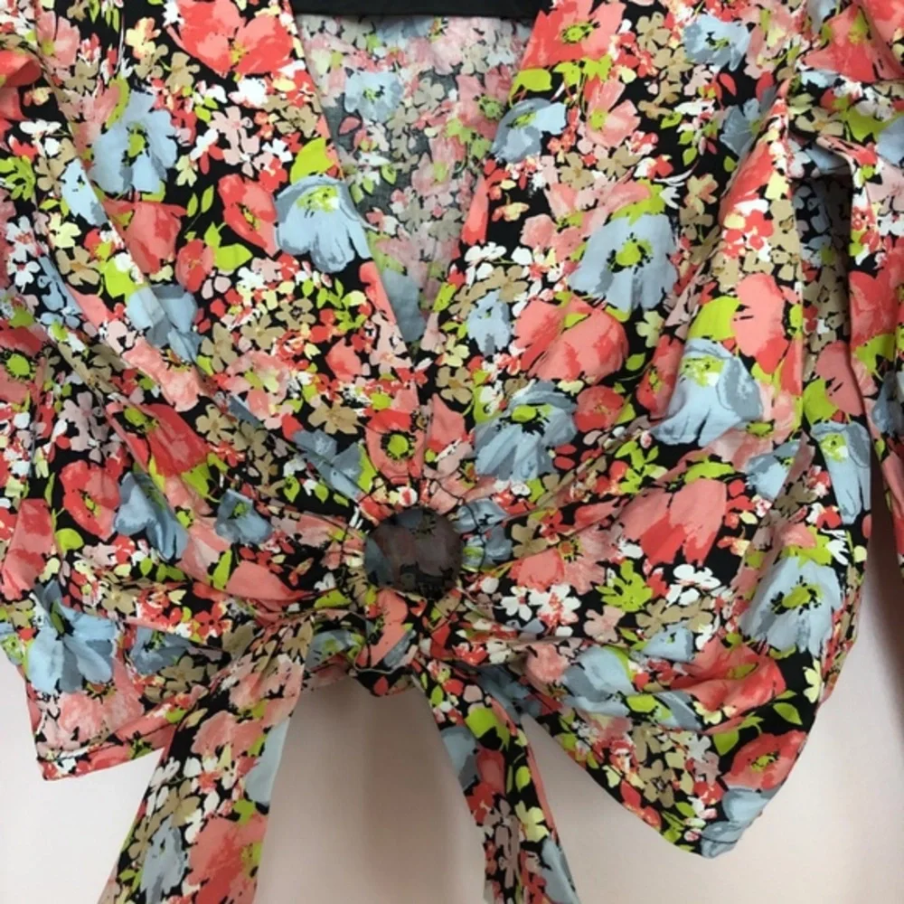 Floral Cut Out Deep V Tie Front 70's Style Long Sleeved Top w/ Rouching NWOT - Picture 4 of 6